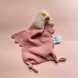 Doudou Oiseau en double gaze rose thé personnalisable